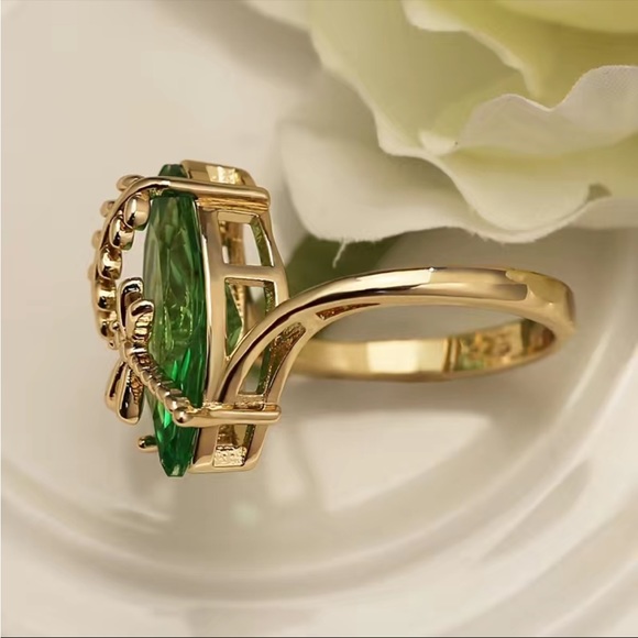Oval Cut Green Zircon Ring Dragonfly Shaped Women's Ring Silver Plated Delicate - Picture 3 of 6